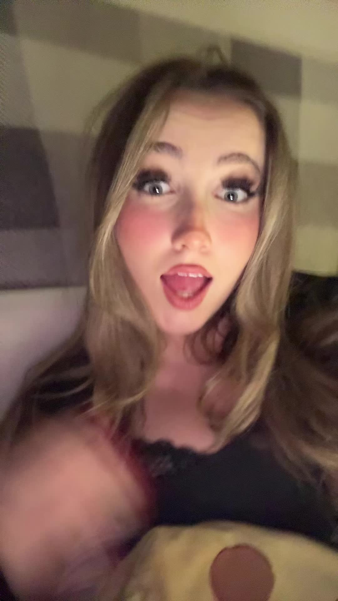 @BumblePheeb ᖭ༏ᖫ🦋
