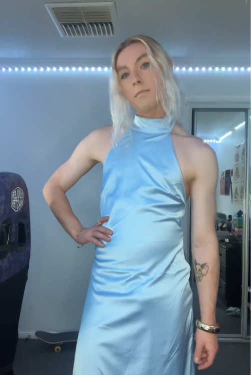@Foxy_femboy