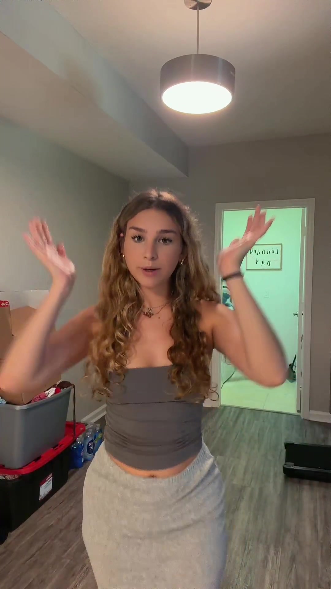 @Theyluvvella