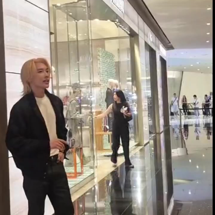 @มอมอบอนอ