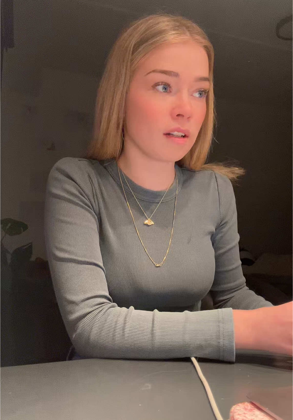 @helleoby