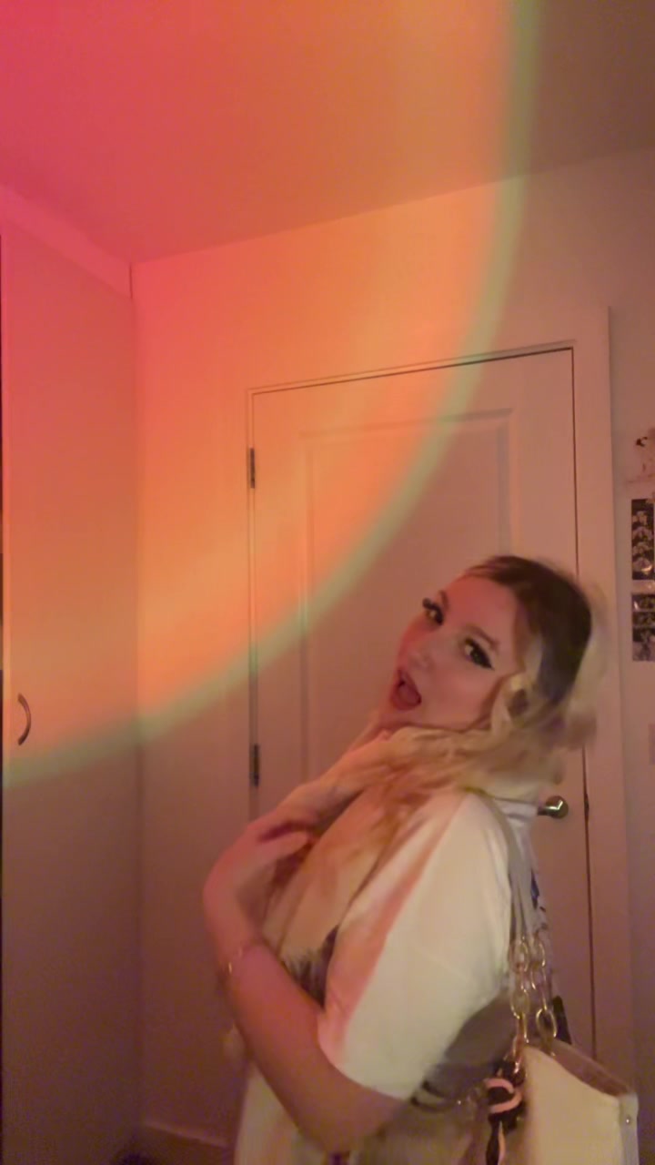 @Adelina.