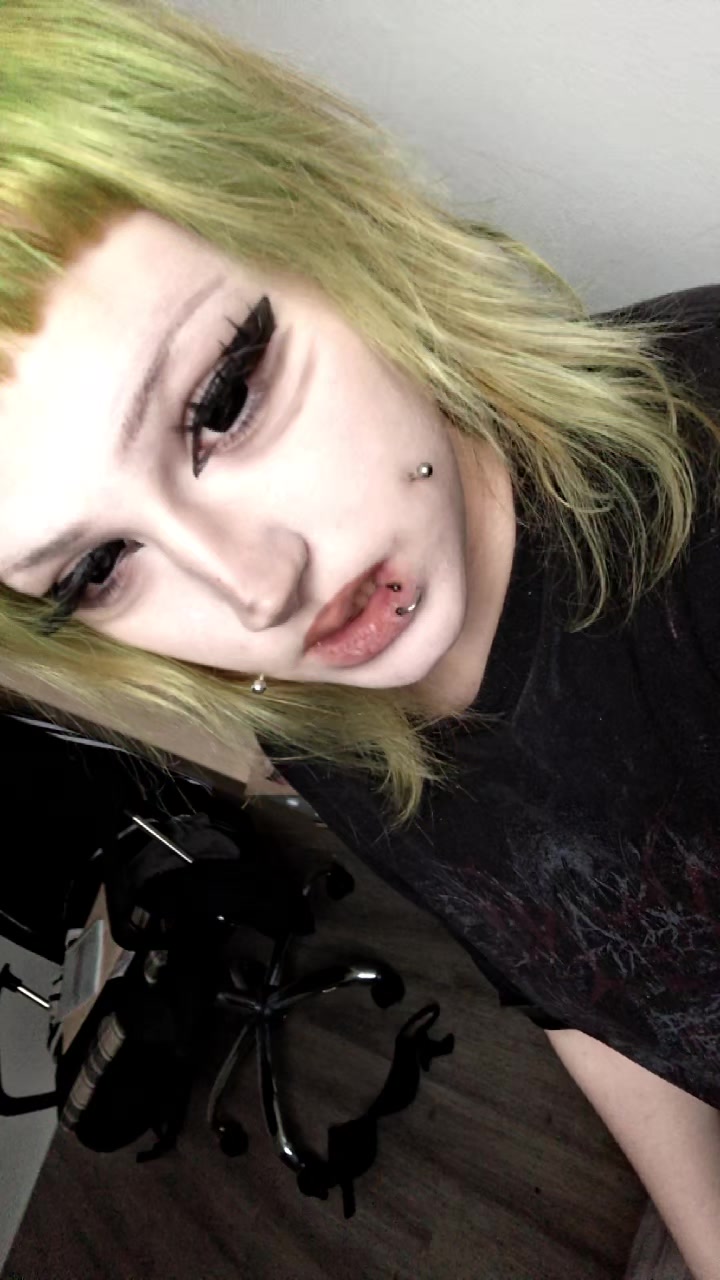 @系 д3sтruстi0n
