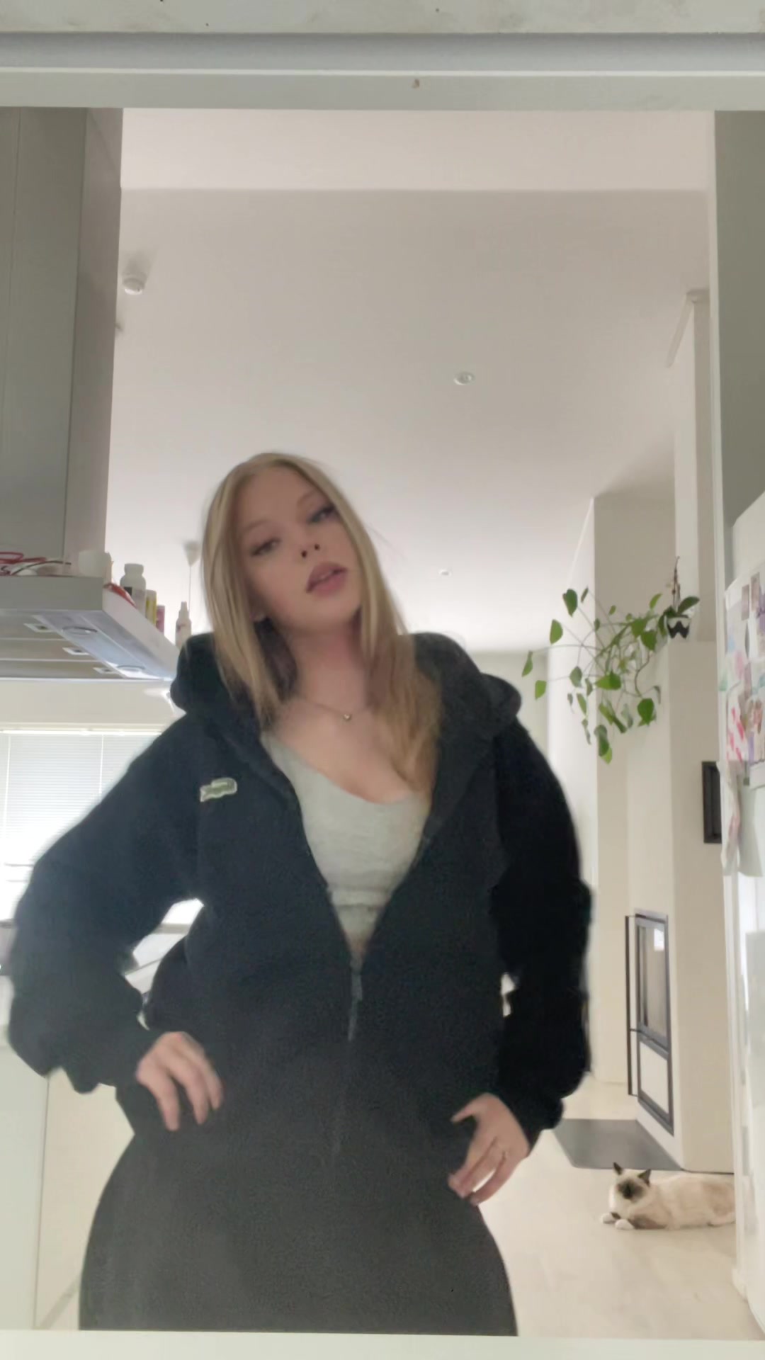 @ツ