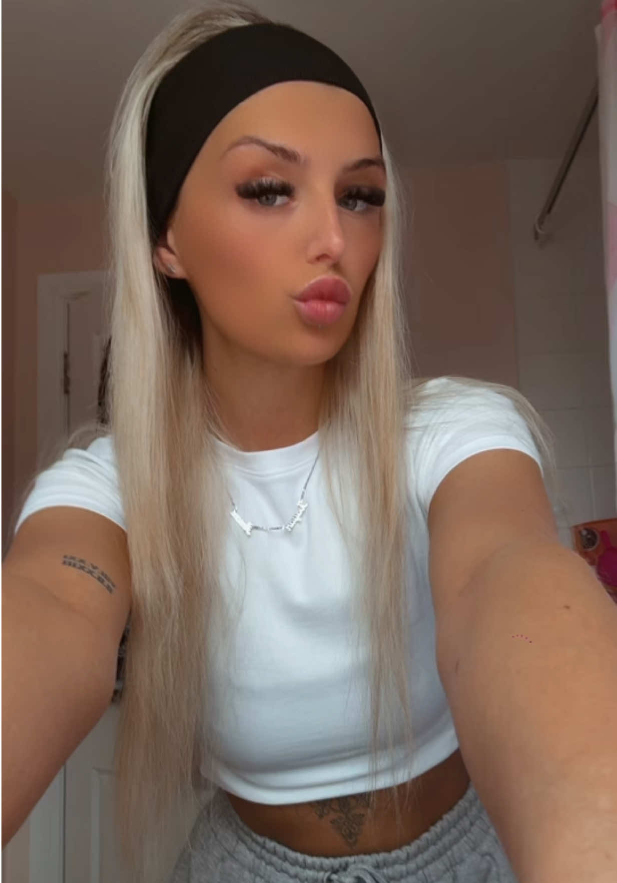 @𝐿𝑒𝒶