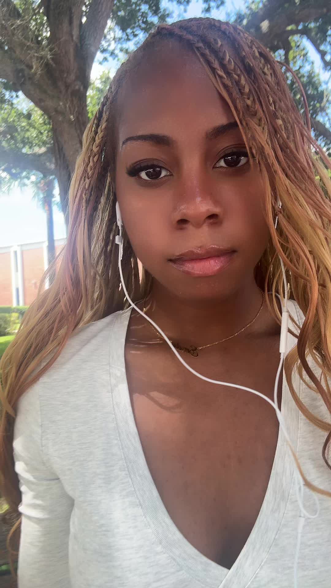 @Dollface