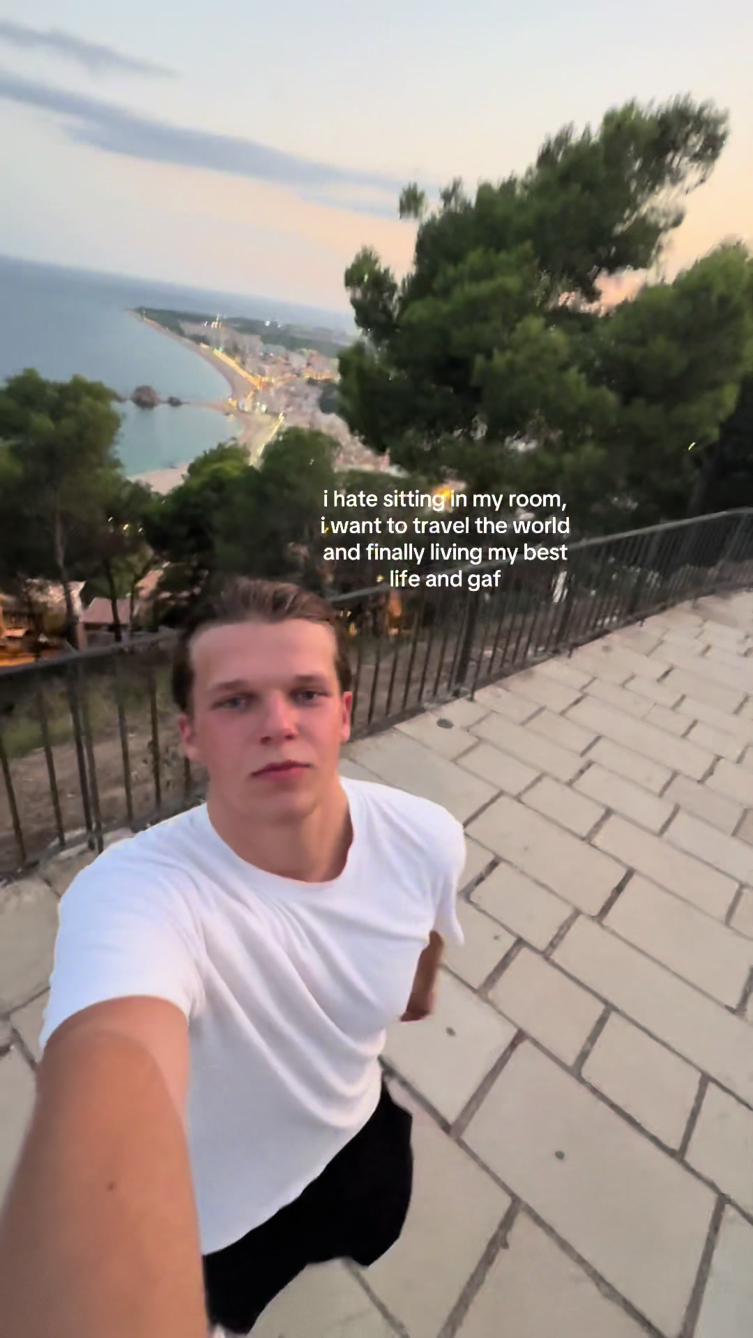 @Dominik 🌊