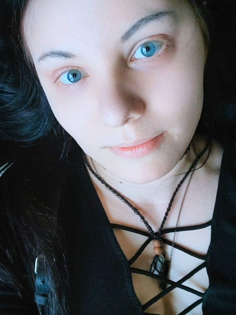@𝕯𝖔𝖛𝖆𝖍🖤