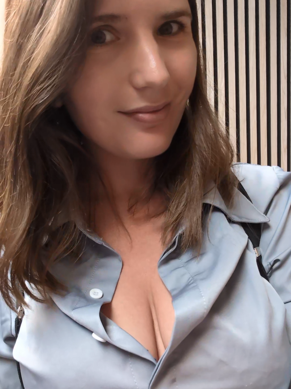 @justme-elena