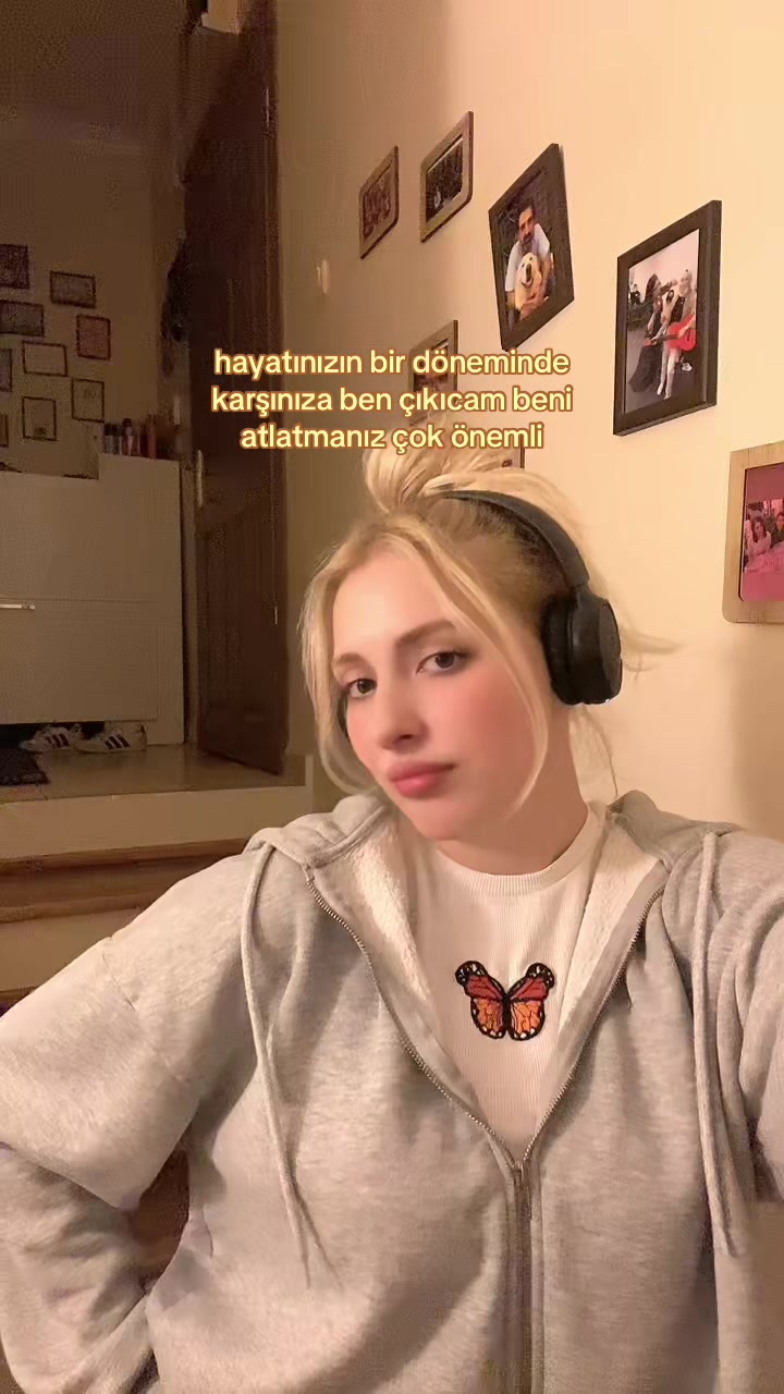 @౨ৎ𝓂𝑒𝓁𝒾𝓈 𝑜𝓃𝒾𝓏♡