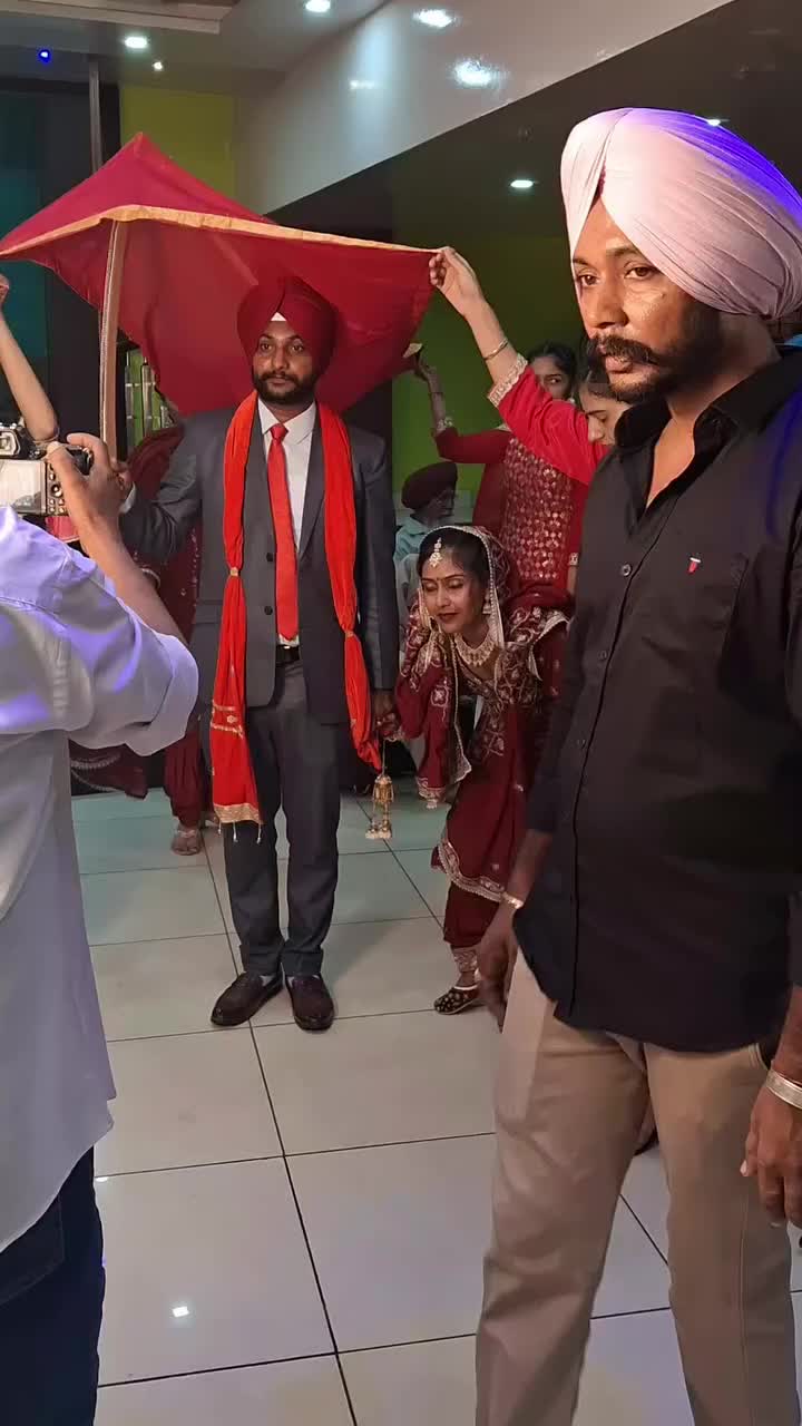 @Yeh Kali Kali ankhe 👀