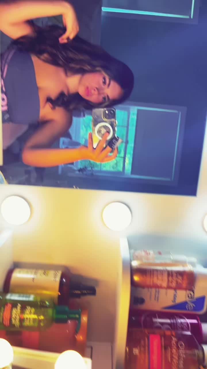 @mia_secret