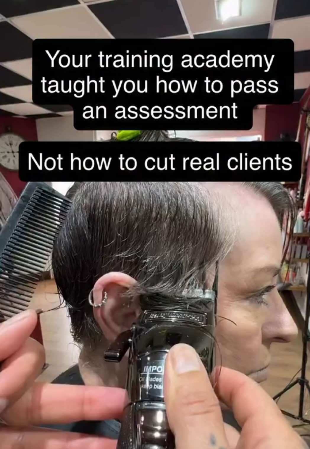 @Short Hair Cutting Specialist