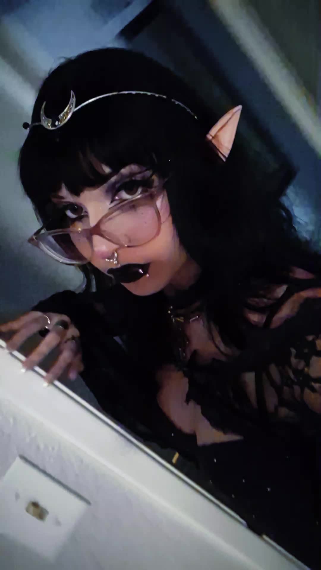 @Miss Dracula