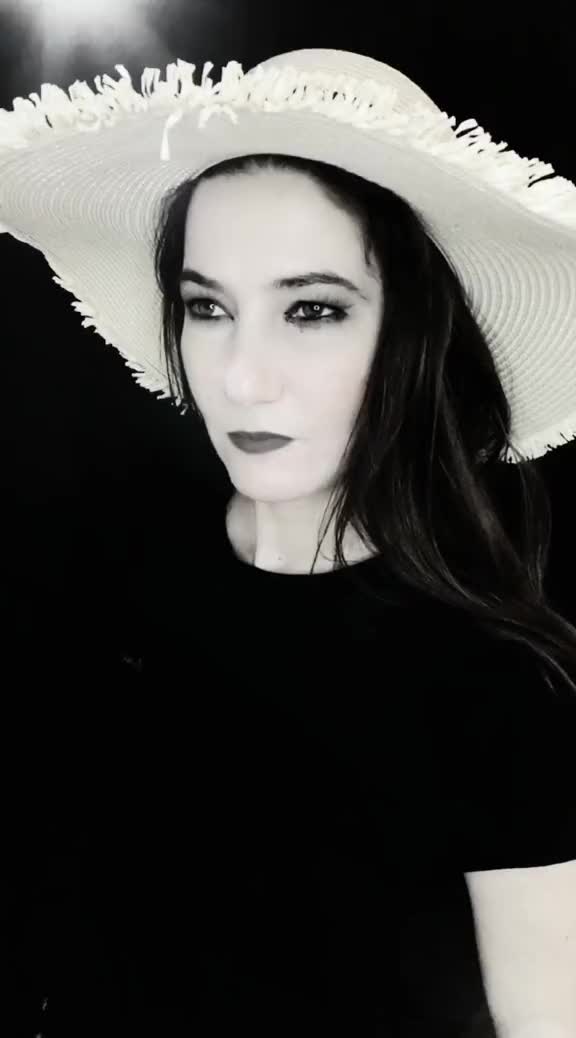 @BLACKLADY74🇨🇭