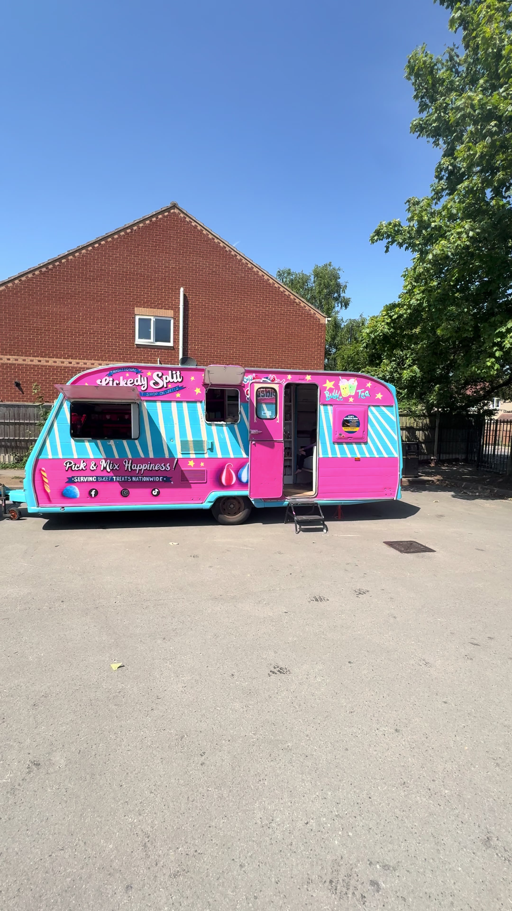 @Lickedy split treat caravan