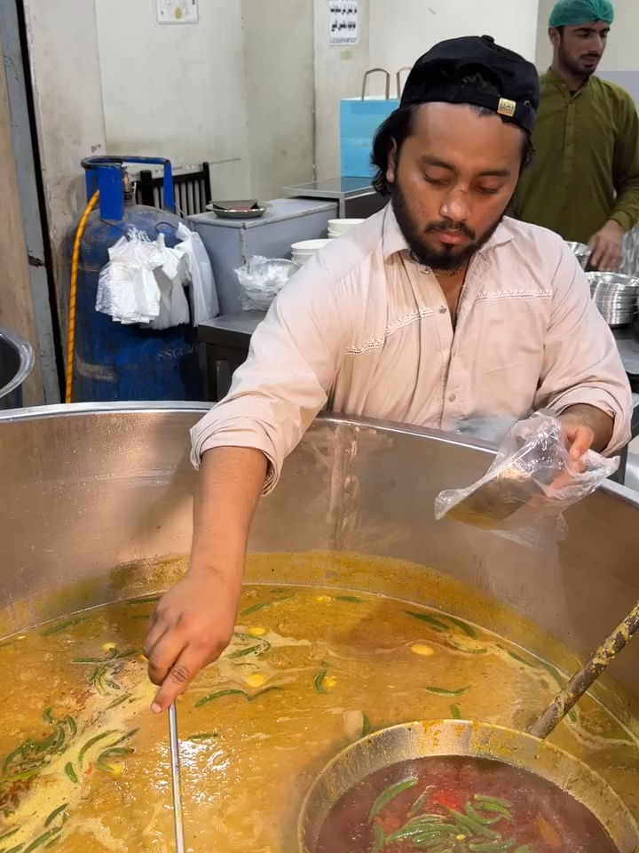 @wefoodiepk