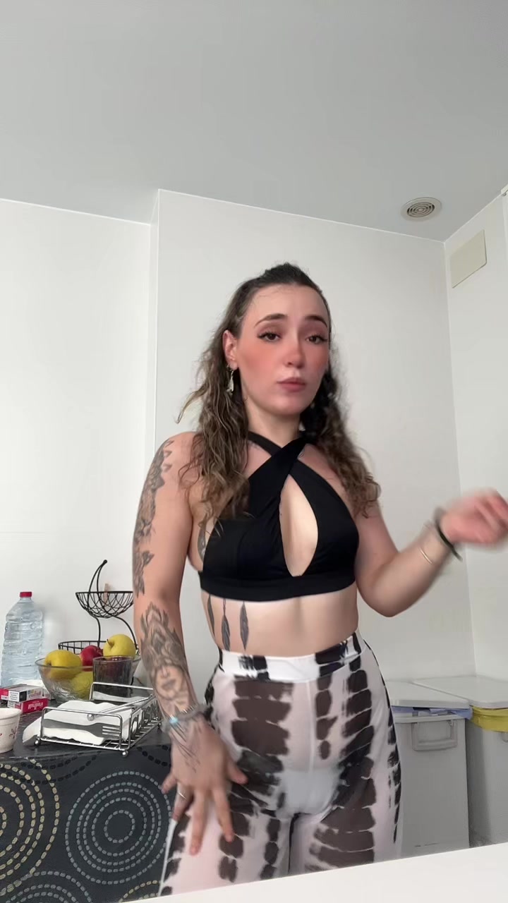 @Famousera