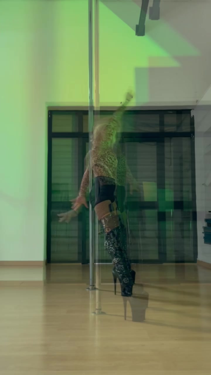 @lesiapoledance