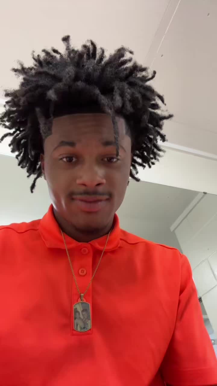 @🦦