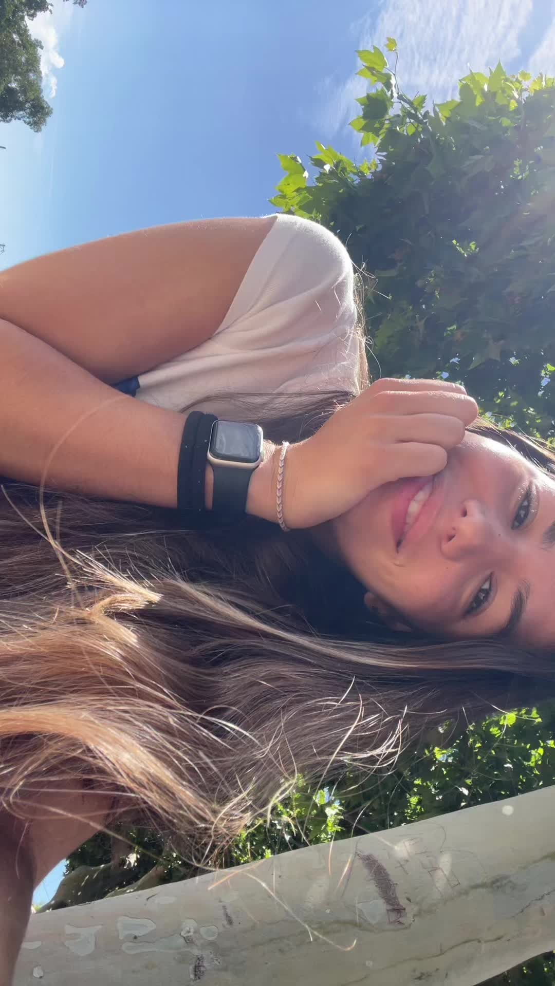 @júlia