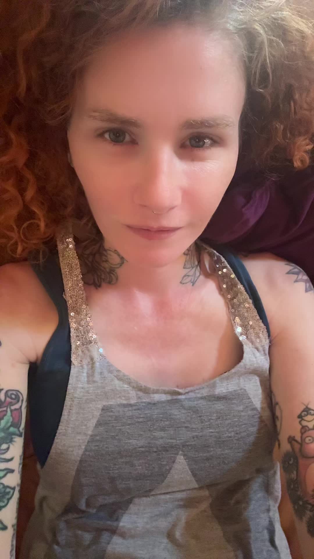 @Curlyhairwithtattoos