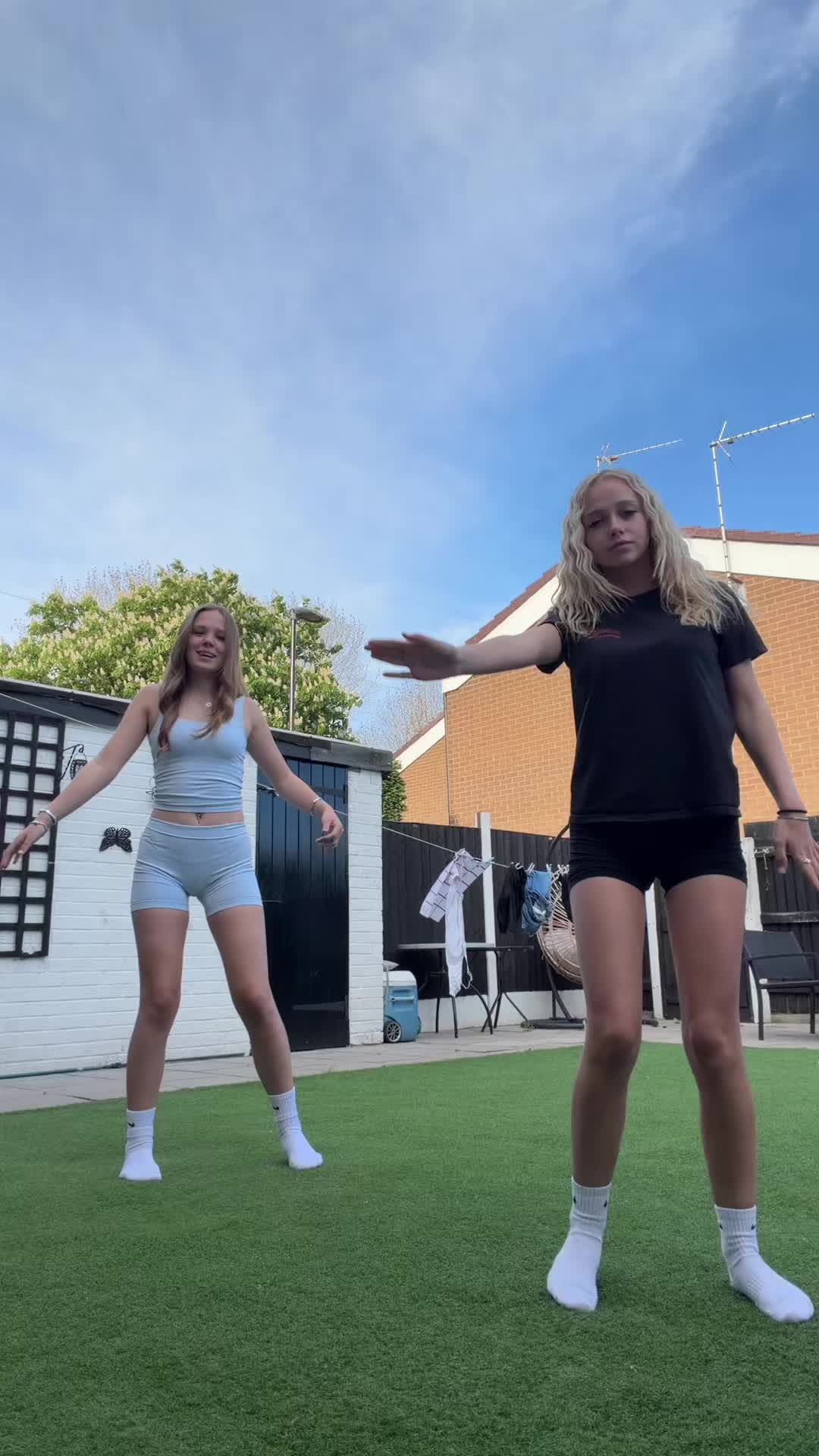 @lo