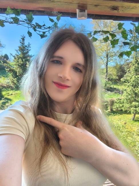 @Laurababyemily