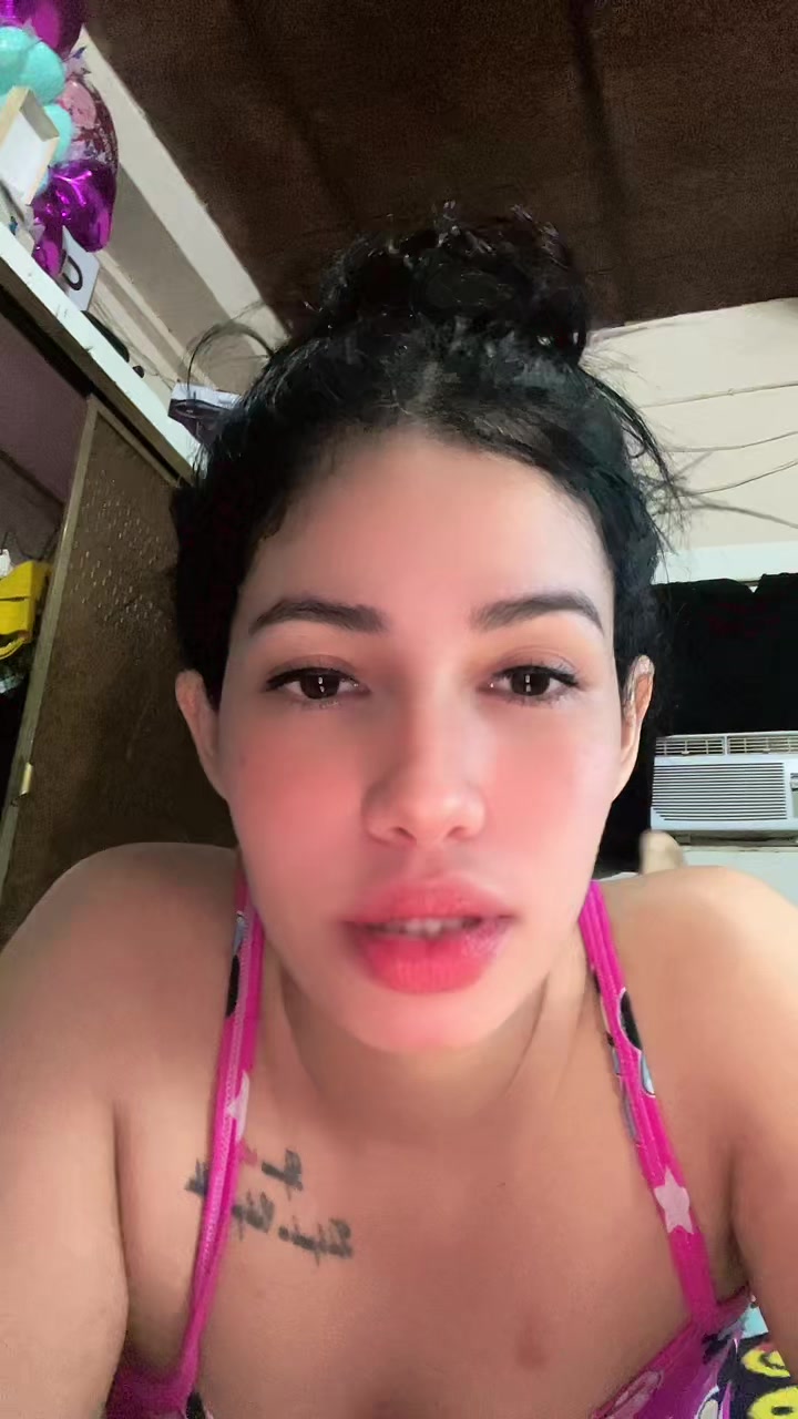 @🦦