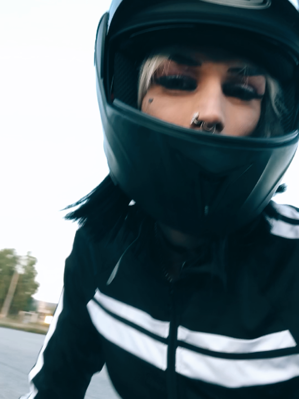 @Lina_crosses