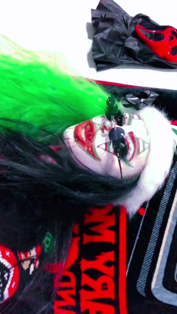 @Giggles the clown