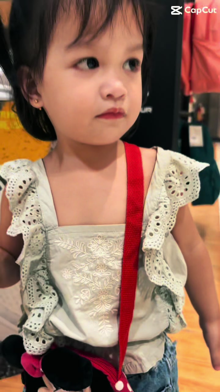 @Astrideyah used clothing sho