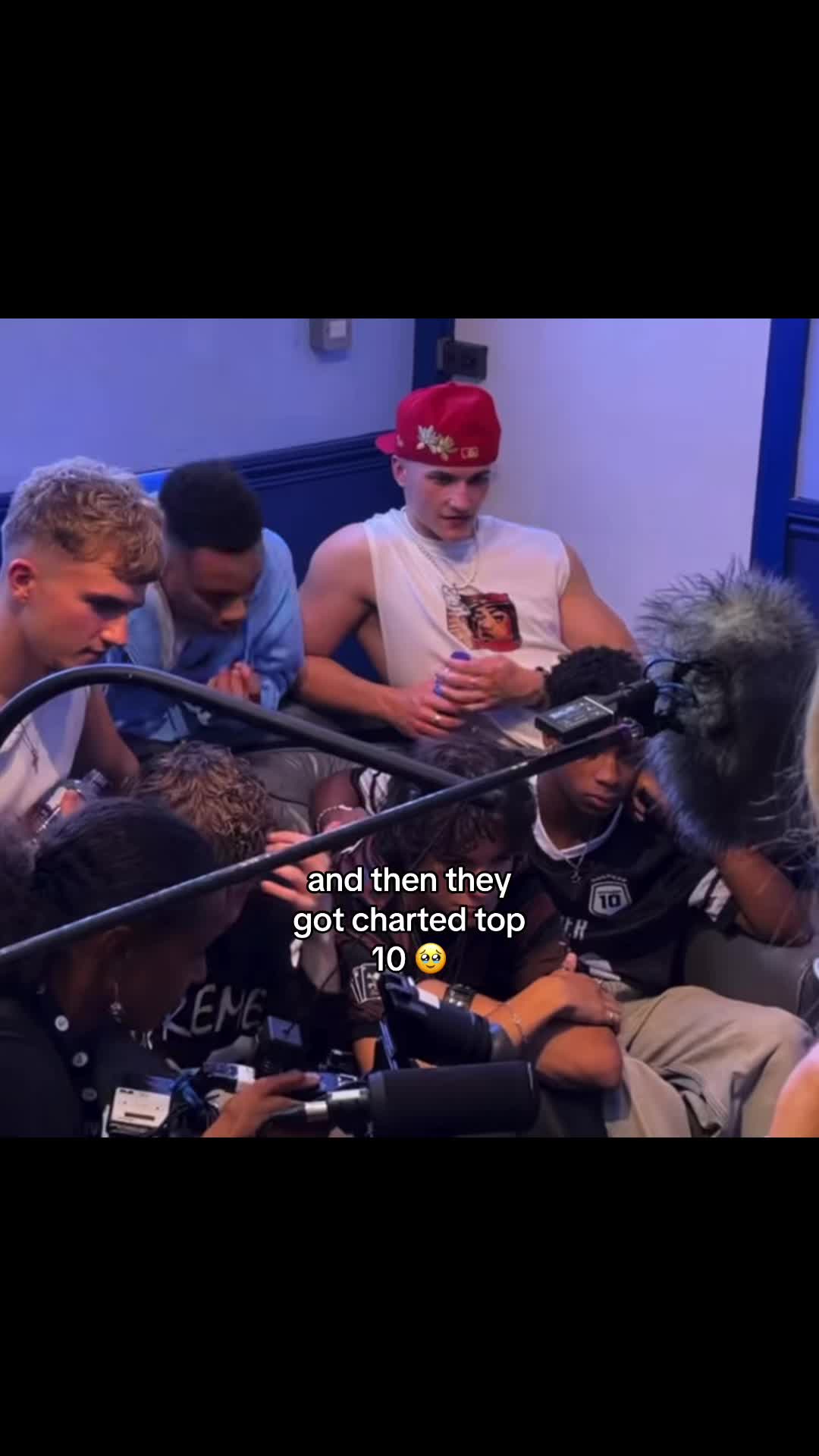 @𝐏𝐎𝐋𝐋𝐘