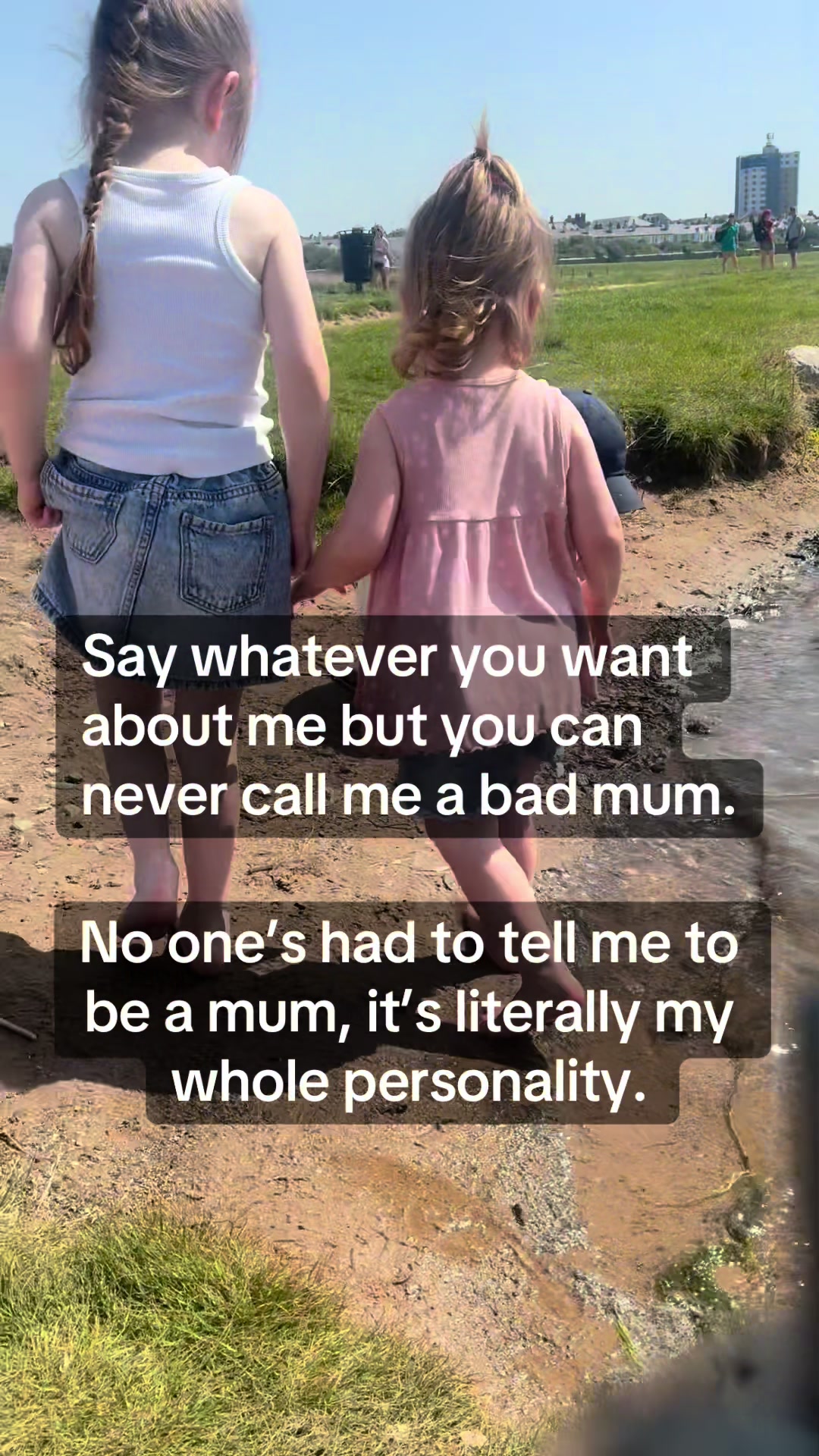 @holly_mumof3