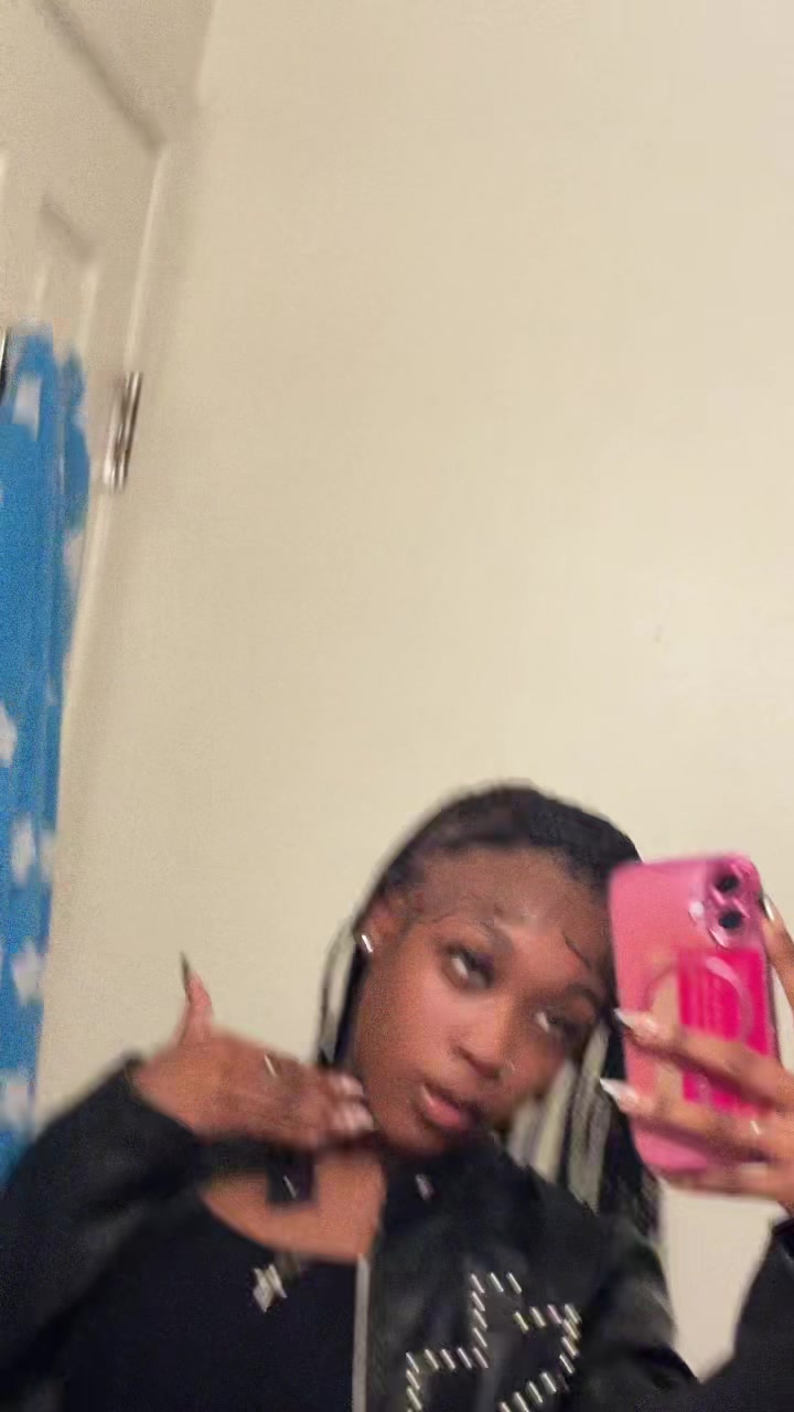 @femaleehendrix__