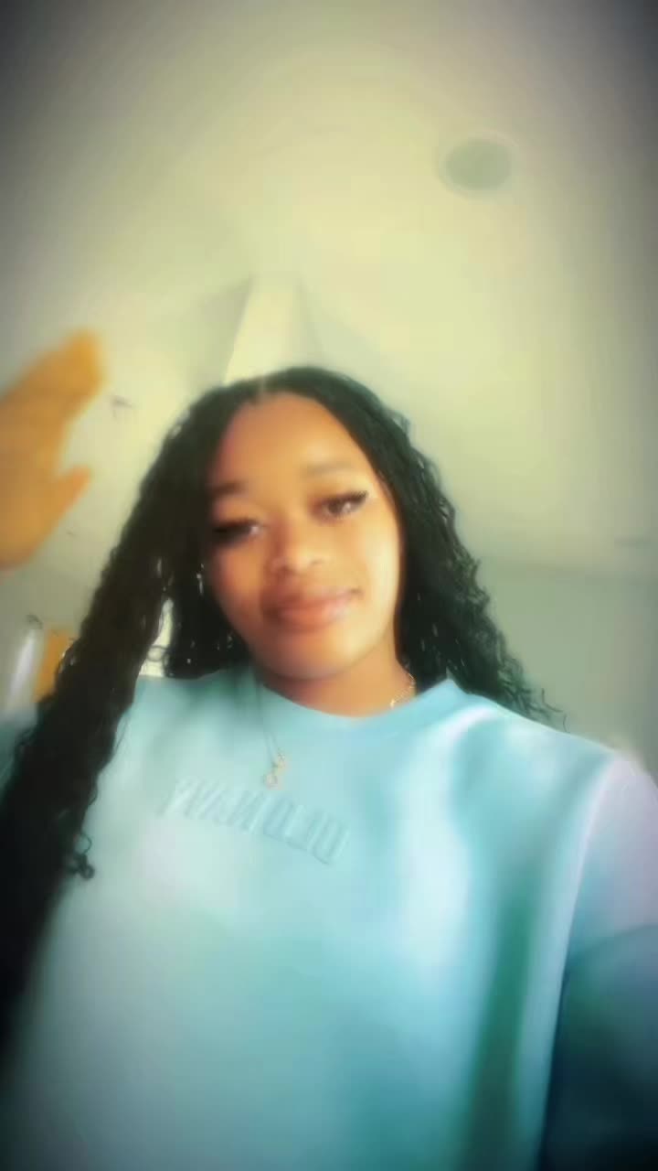 @•