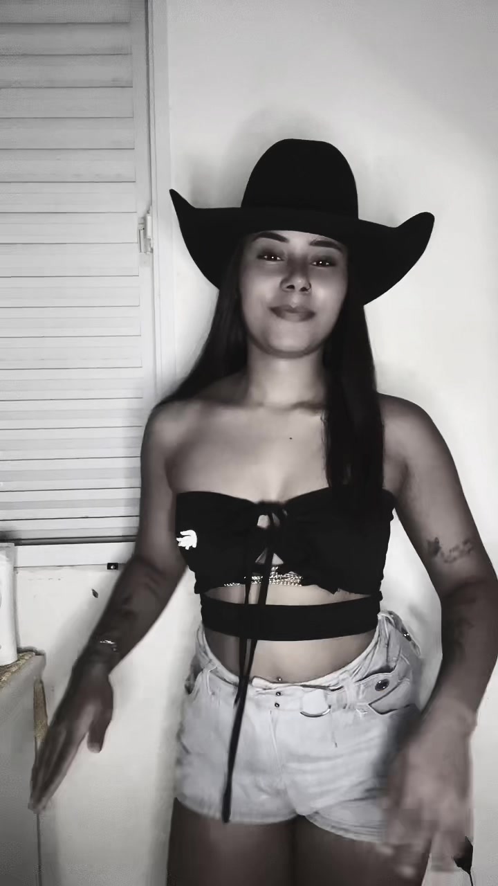 @itsnaraelle
