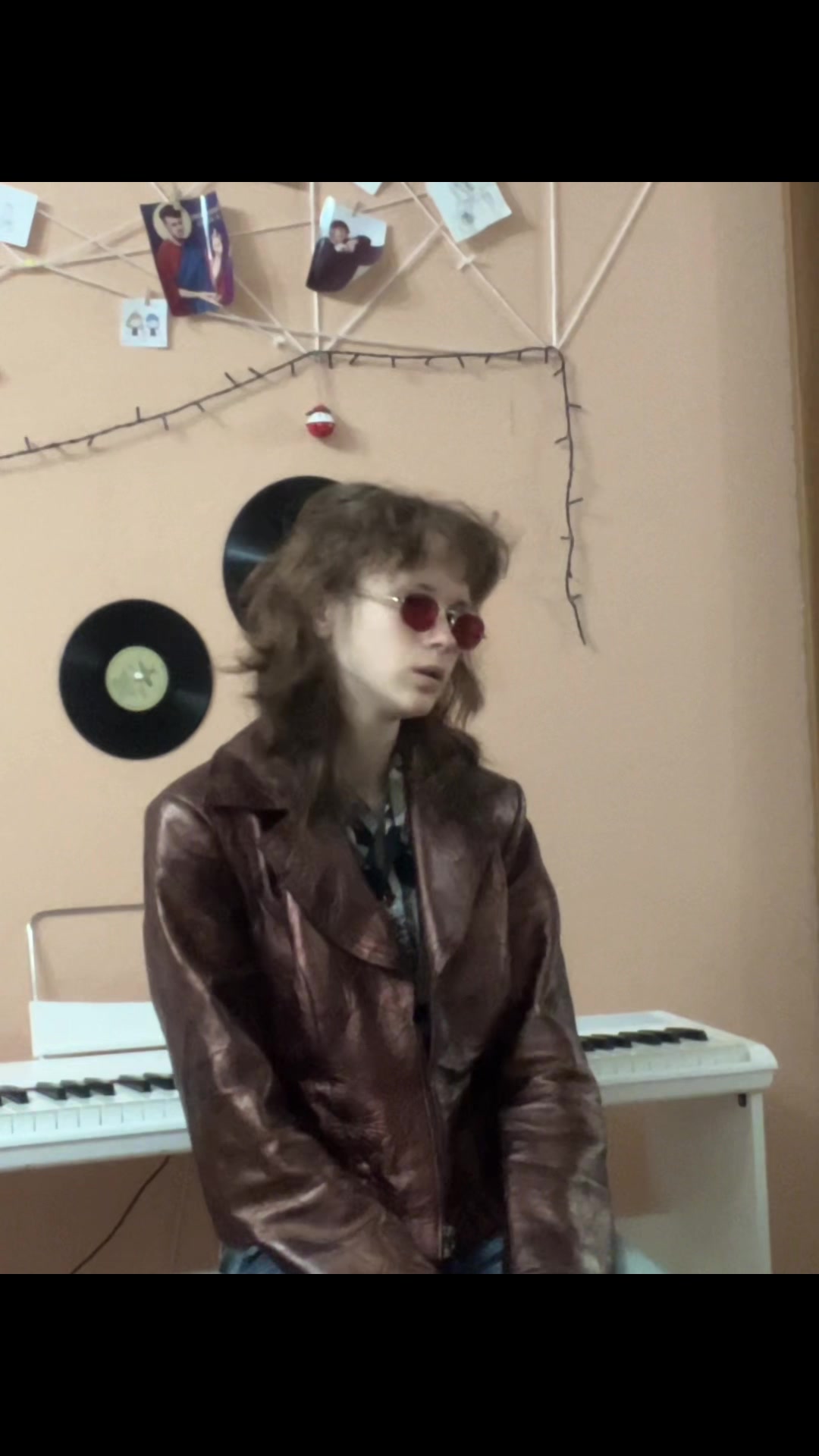 @Нас 25 тысяч и мы идём