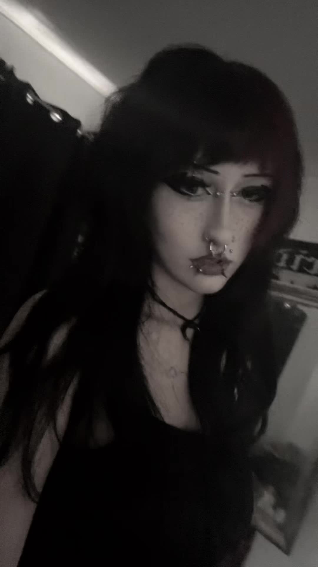 @𝔰𝔦𝔯𝔦𝔰 𓋹🧟♀️ ݁ ˖ִ