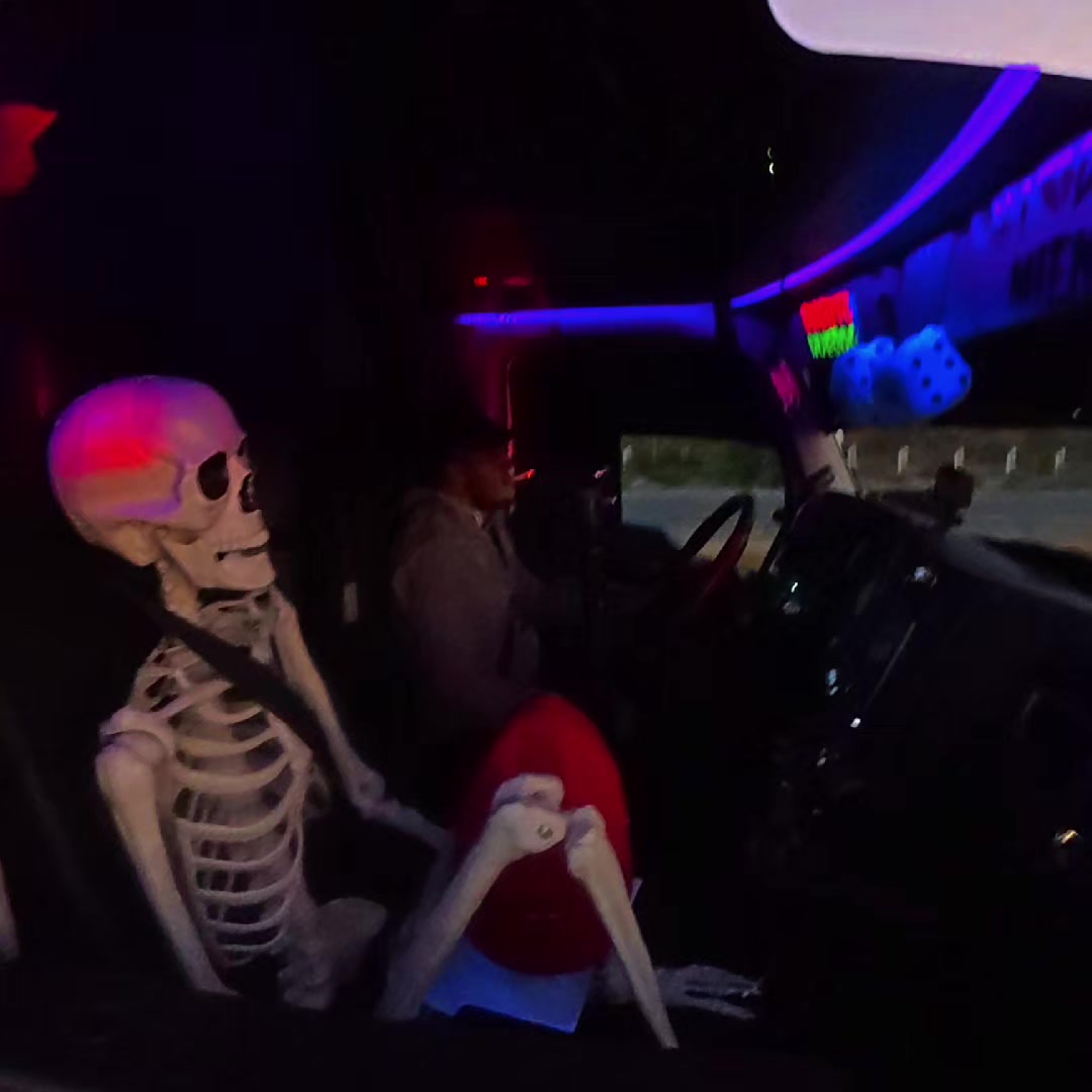 @HUESOS & DIABLITO
