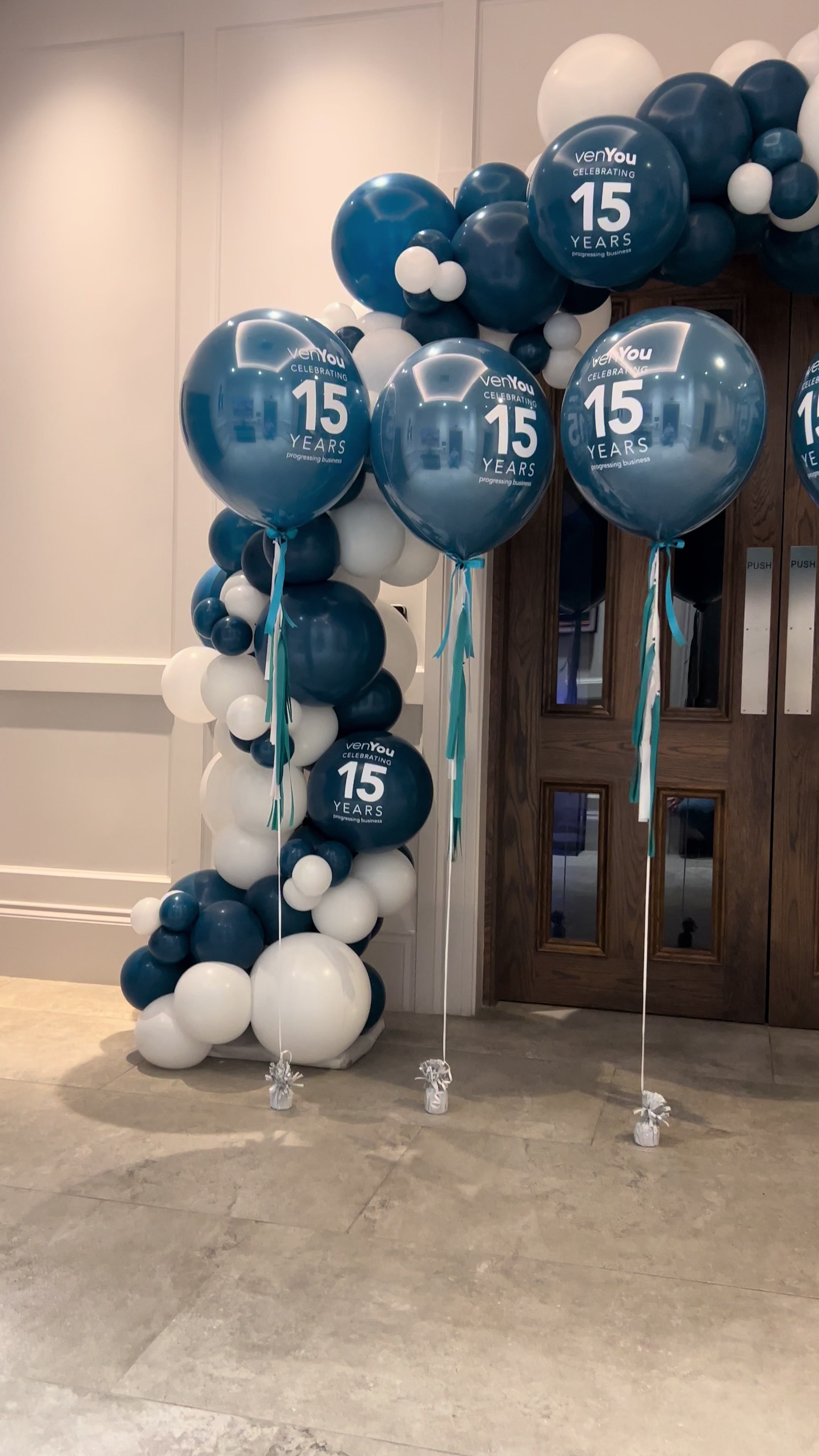 @Mr & Mrs Balloons