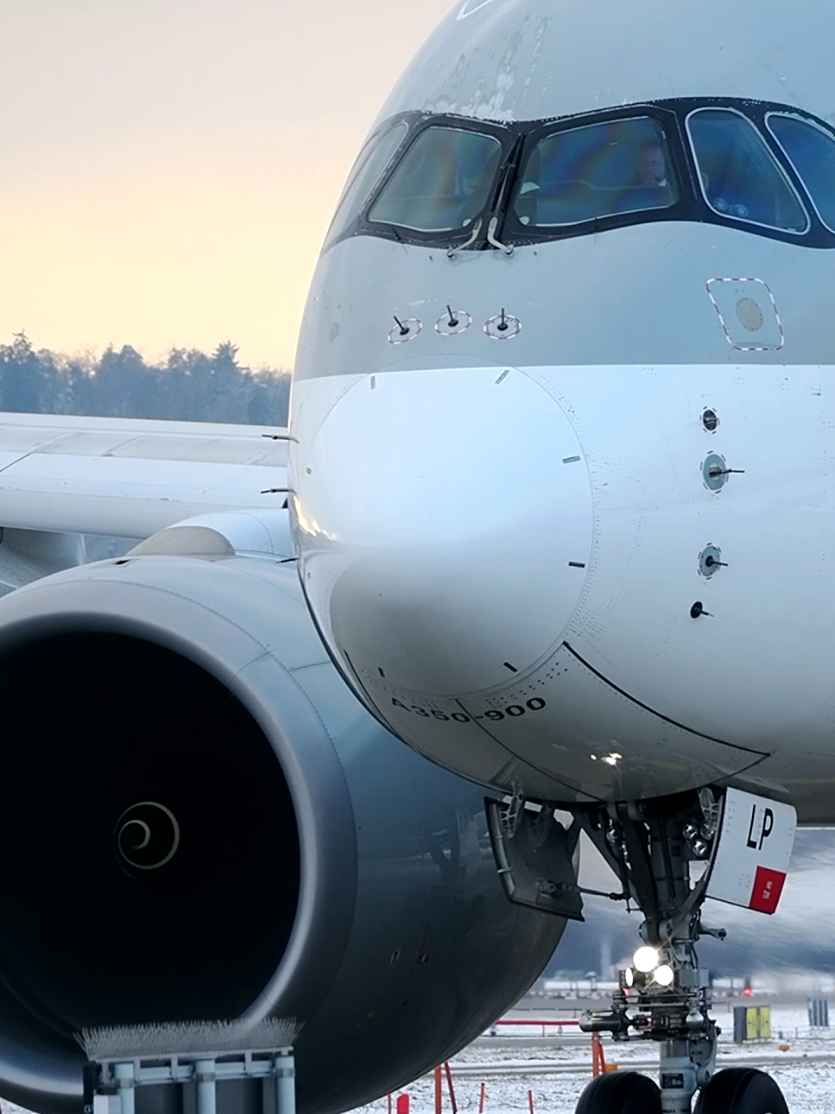 @RWY28