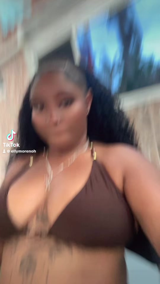 @Elly🦋🌸