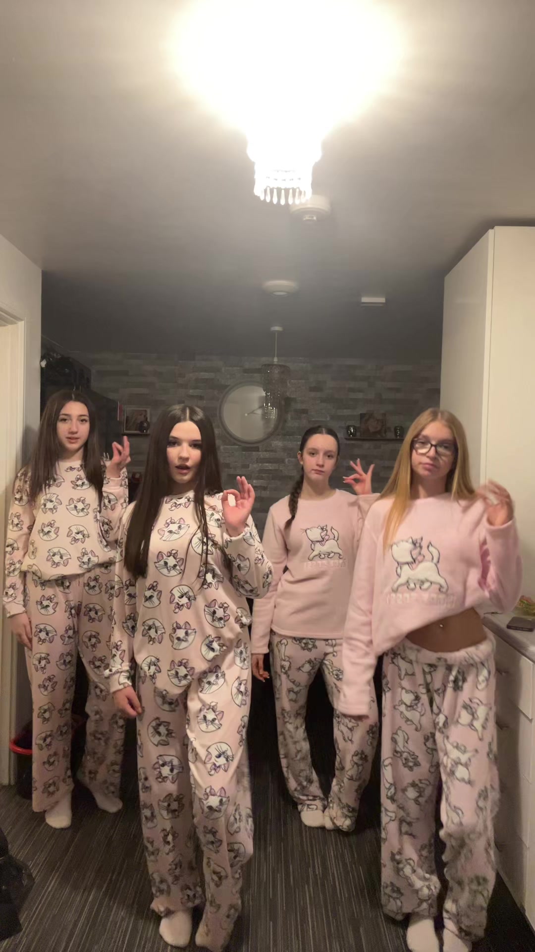 @privv.xo4