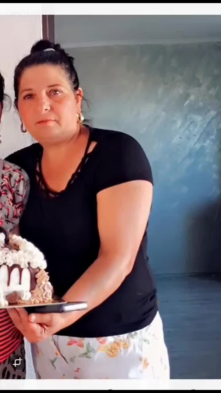 @Elena Codreanu700