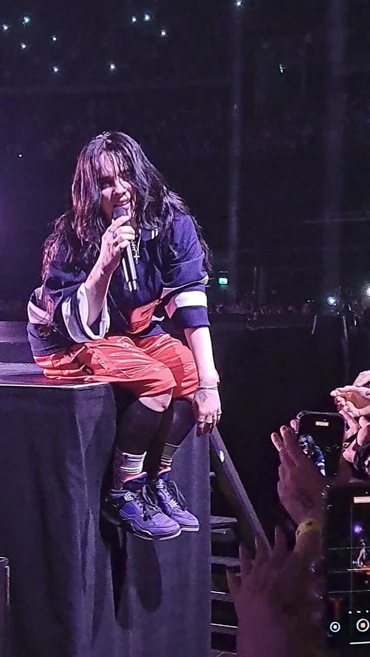 @⨾༊
