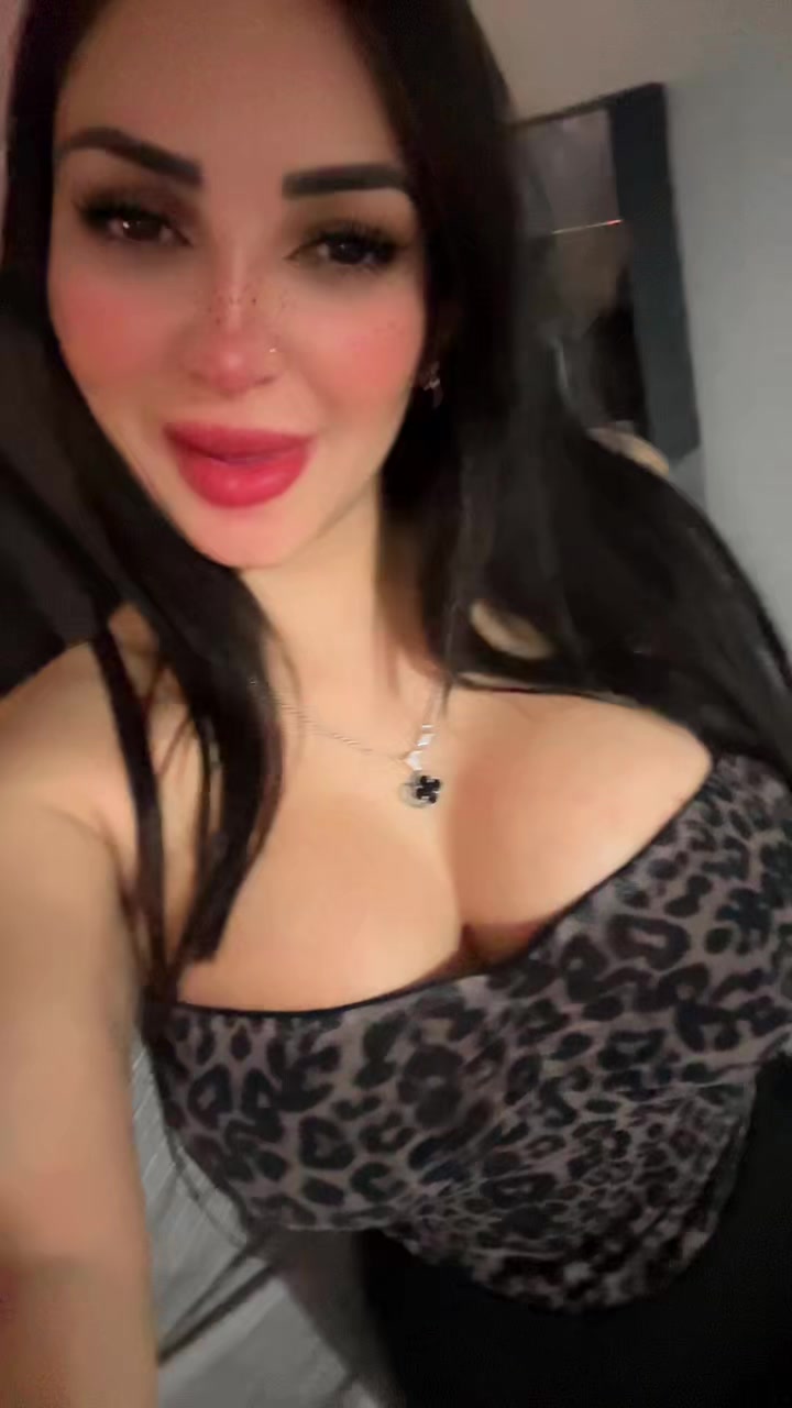 @viky_foxx