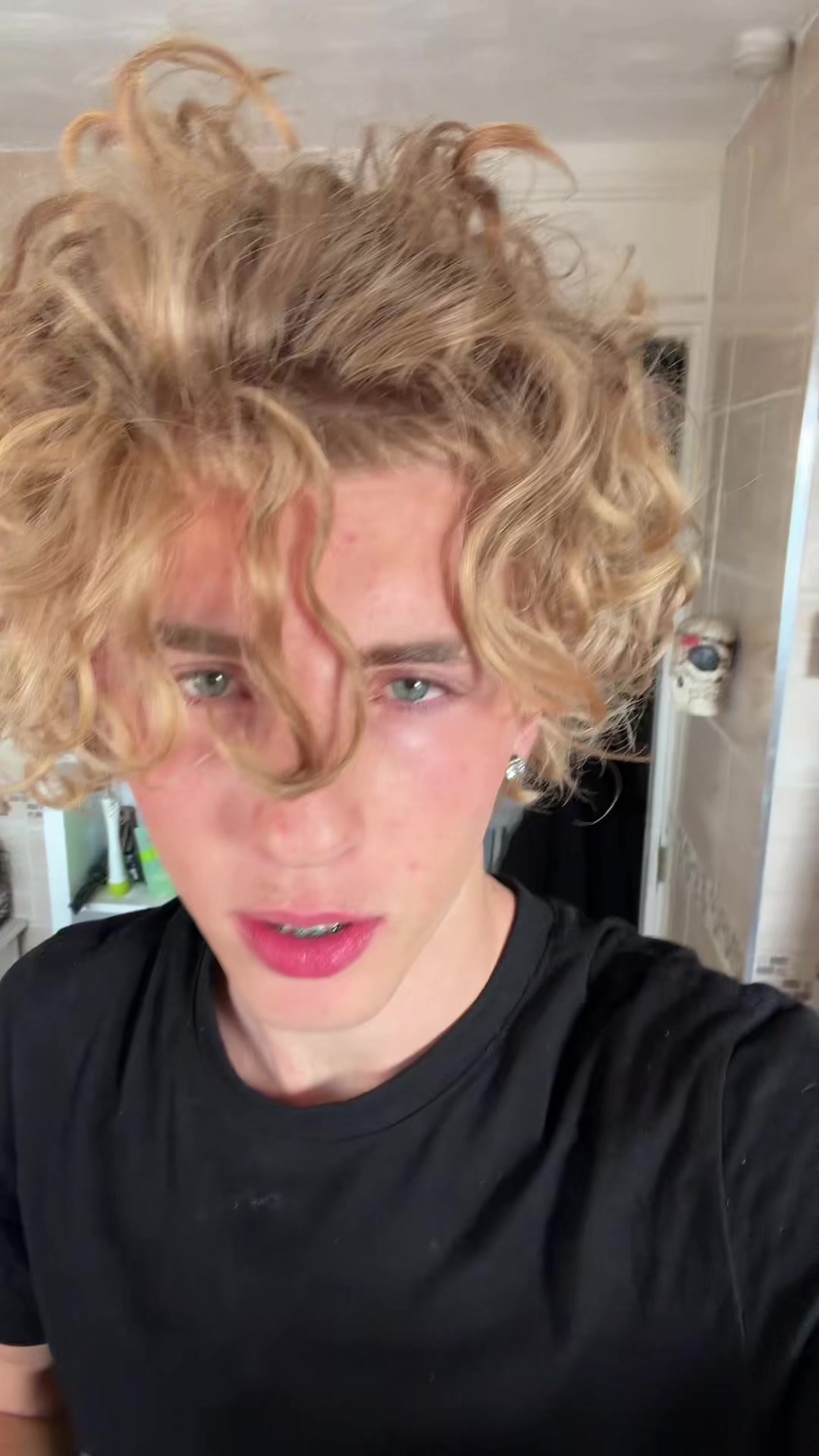 @whiteboi👨🏼&zwj;🦱