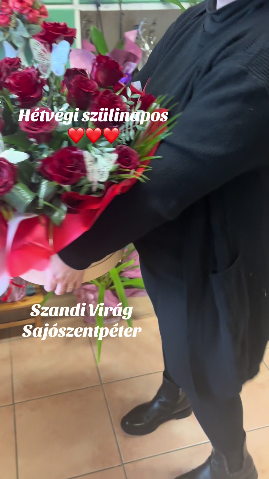@SzandiVir&aacute;g