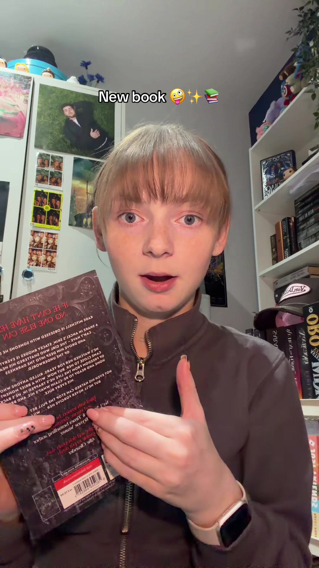 @Ellie Reads & Reacts ๐